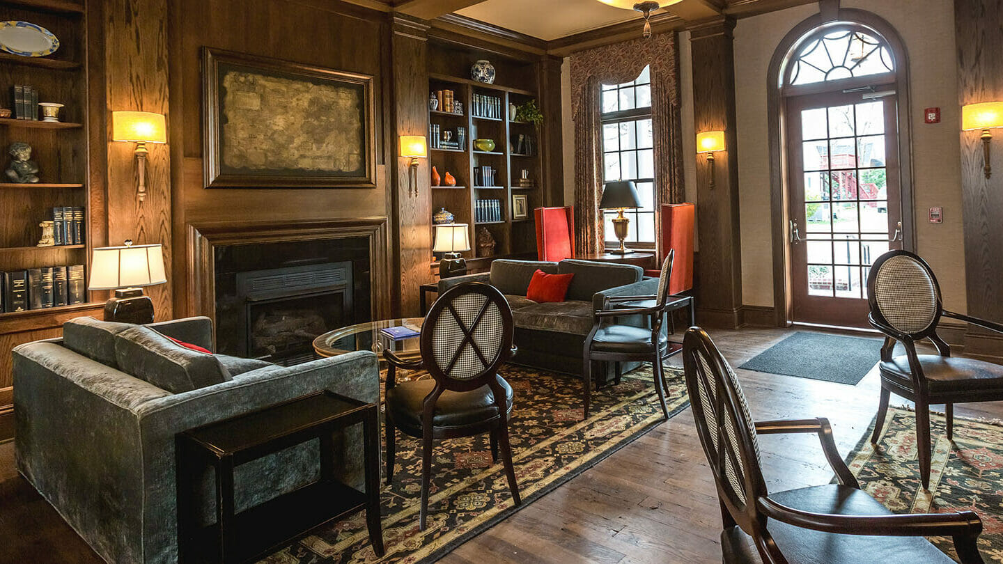 Verandah Restaurant Hotel Dining In Cary The Mayton