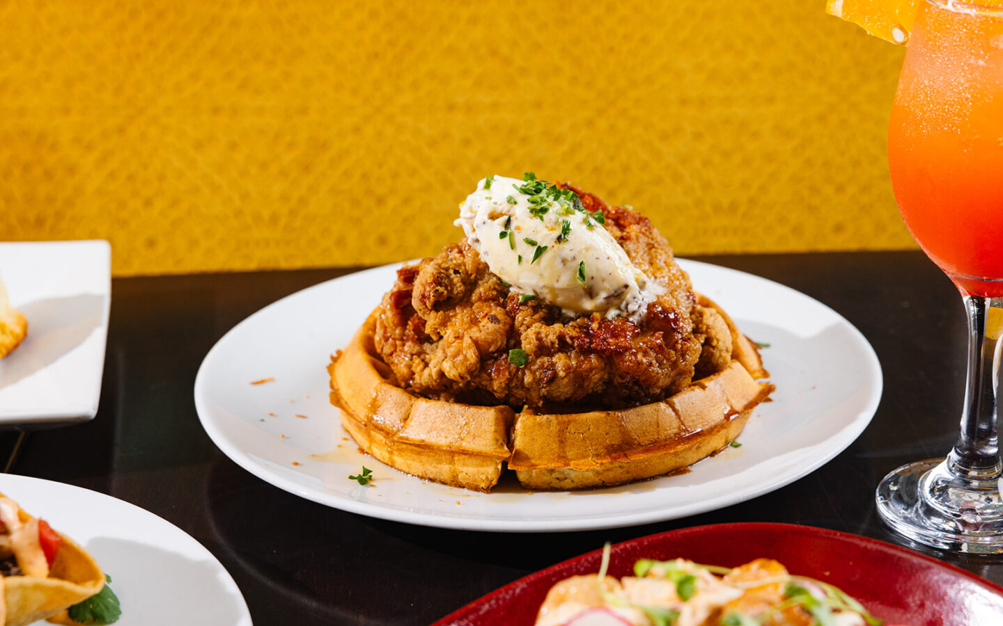 Burger kept on a plate